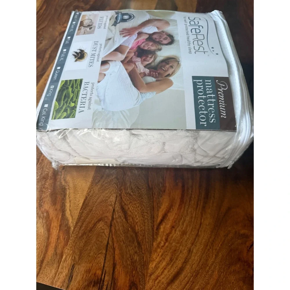 SafeRest Premium King Mattress Protector Waterproof Cotton Terry Breathable